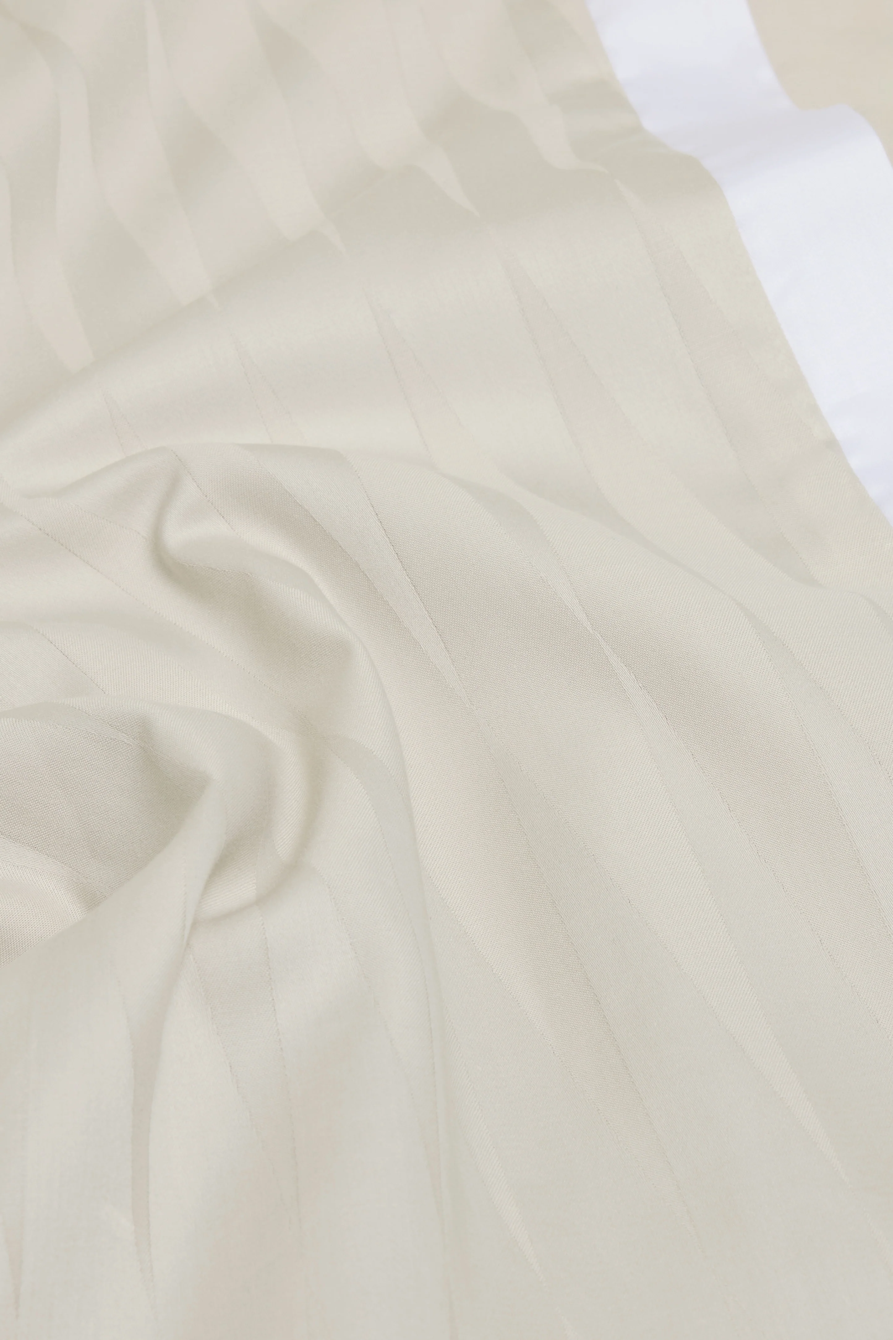 Jacquard Organic Cotton Pillowcases - Sterling Silver - Image 3
