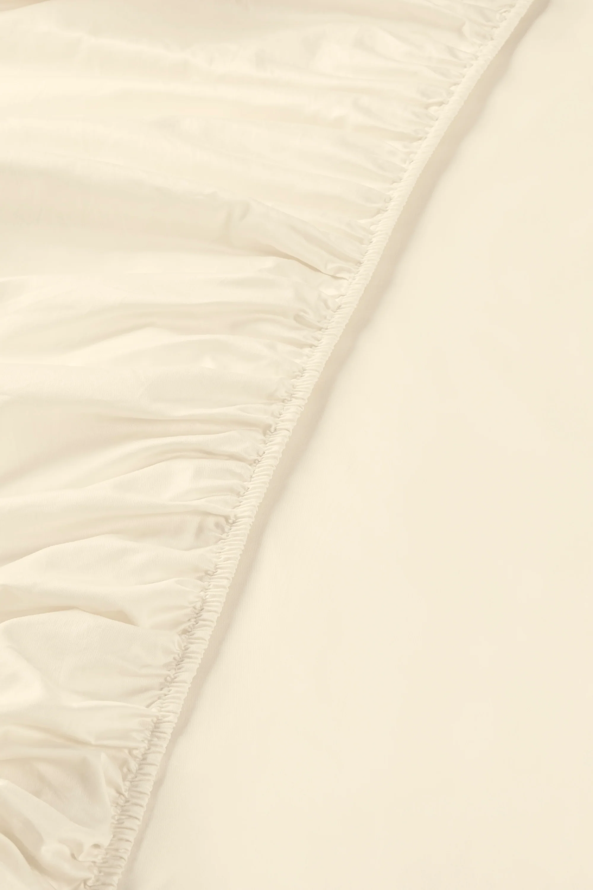 Sateen Organic Cotton Fitted Sheet - Classic Cream - Image 3