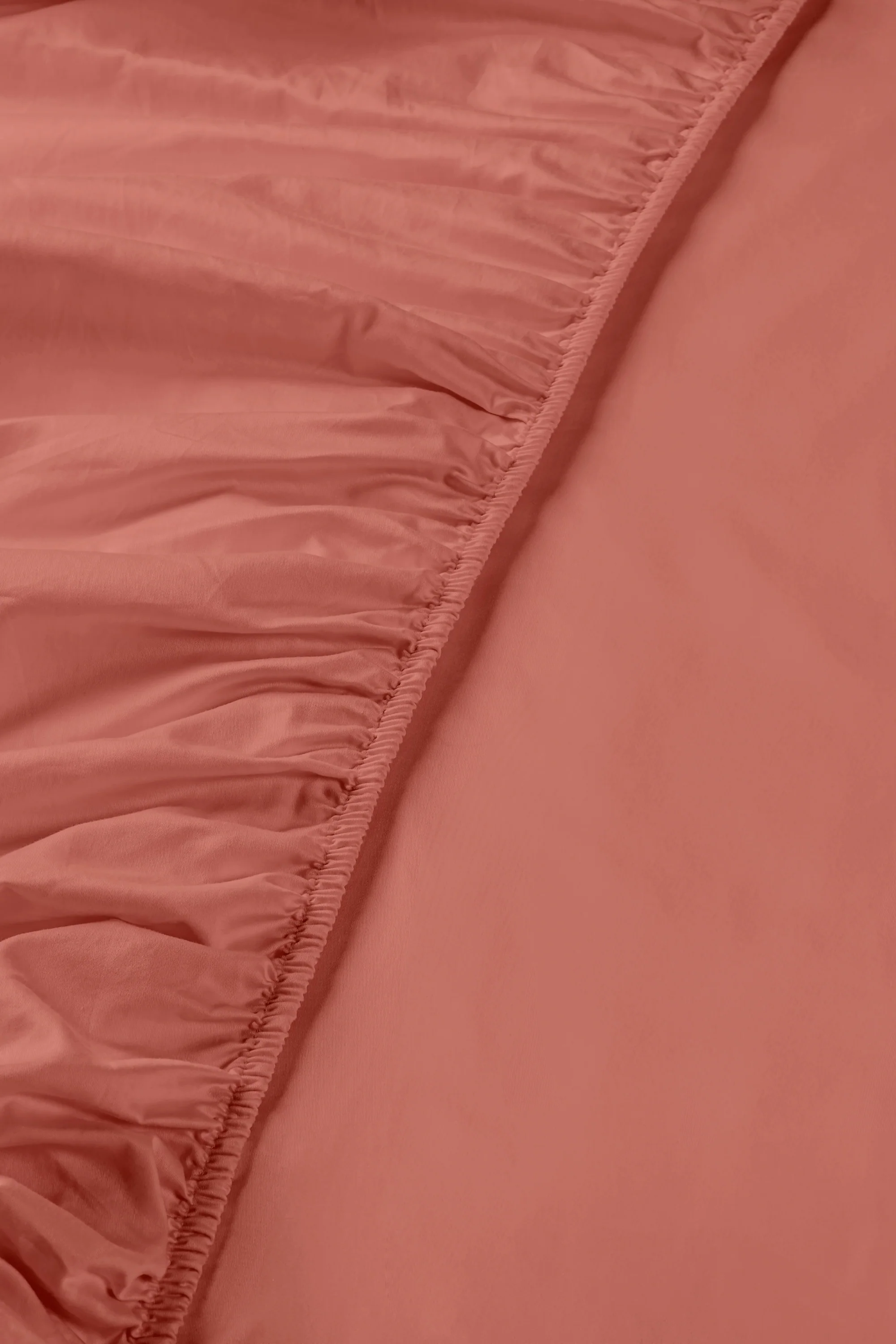 Sateen Organic Cotton Fitted Sheet - Bark Red - Image 3