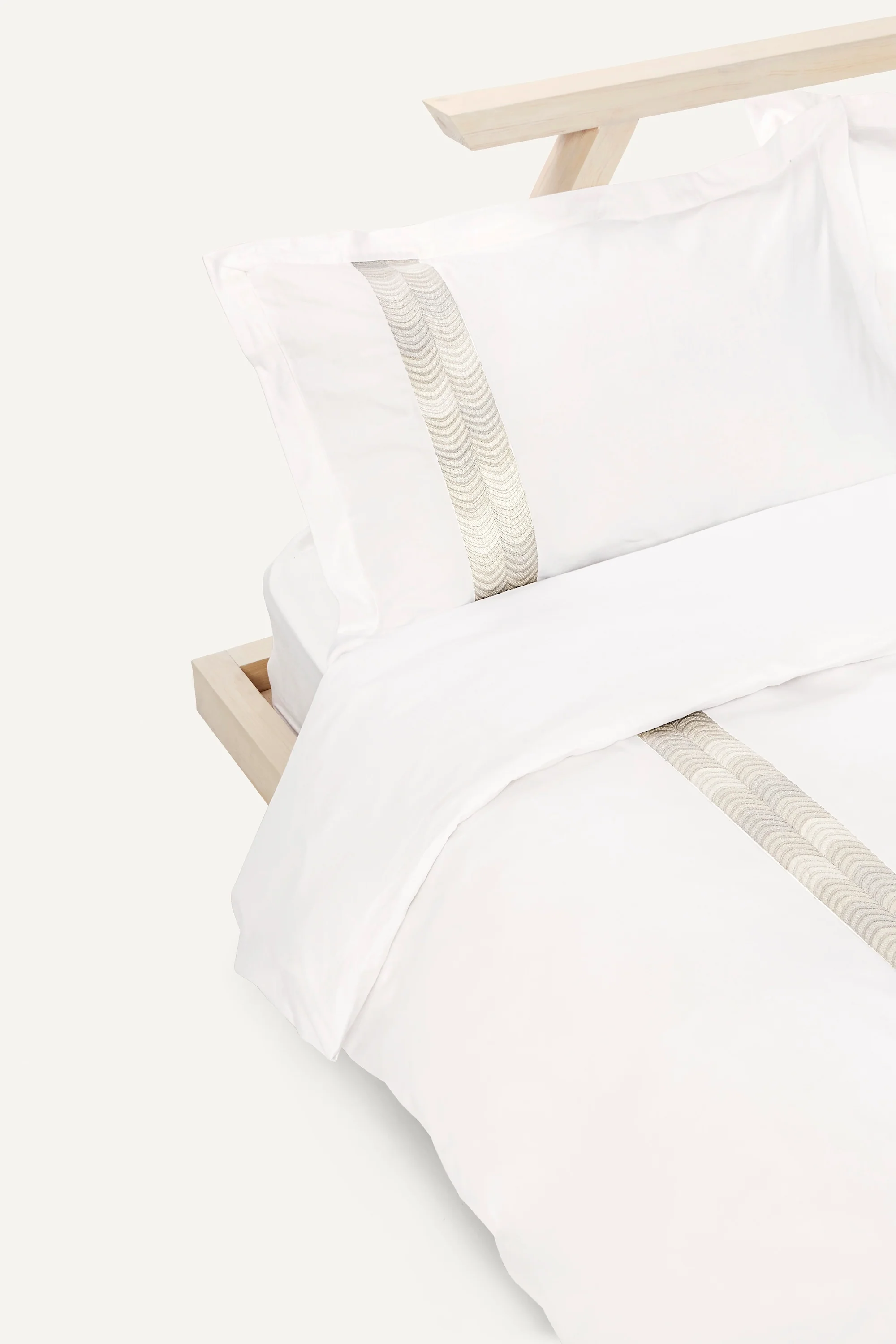 Simar Embroidered Duvet Cover - Classic White & Silver - Image 4